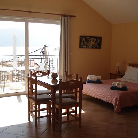 Mema'S Apartment Agia Efimia Luaran gambar