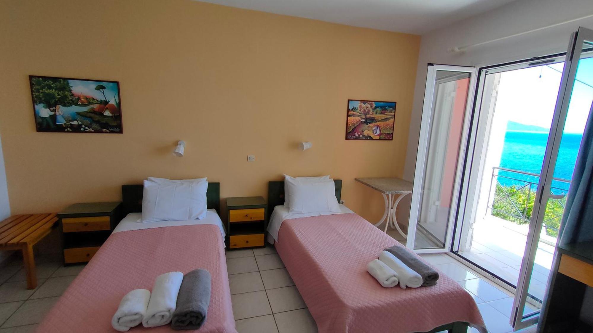Mema'S Apartment Agia Efimia Luaran gambar
