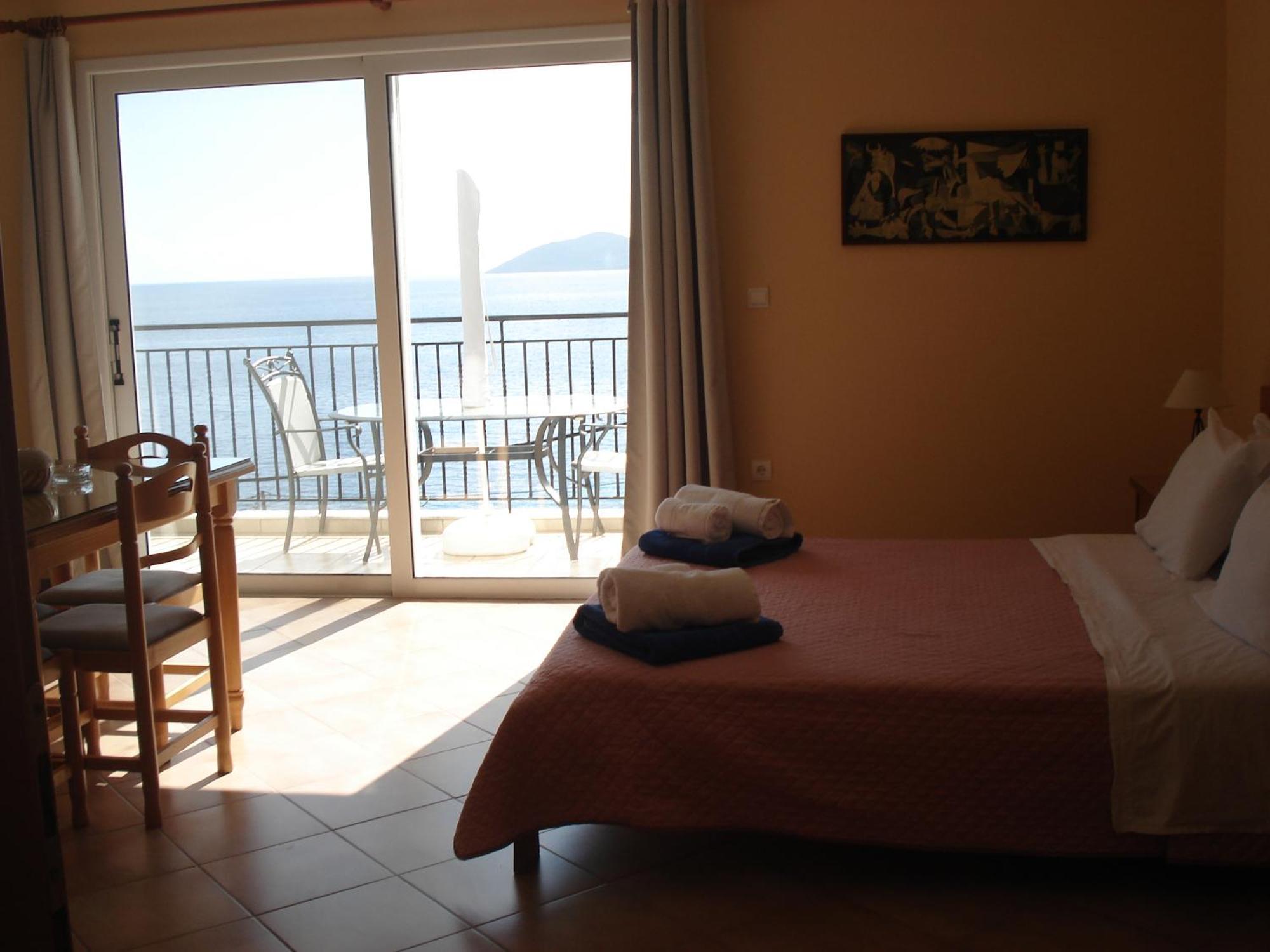 Mema'S Apartment Agia Efimia Luaran gambar