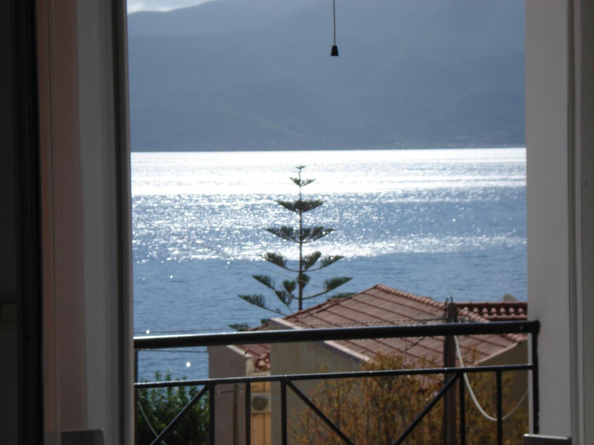 Mema'S Apartment Agia Efimia Luaran gambar
