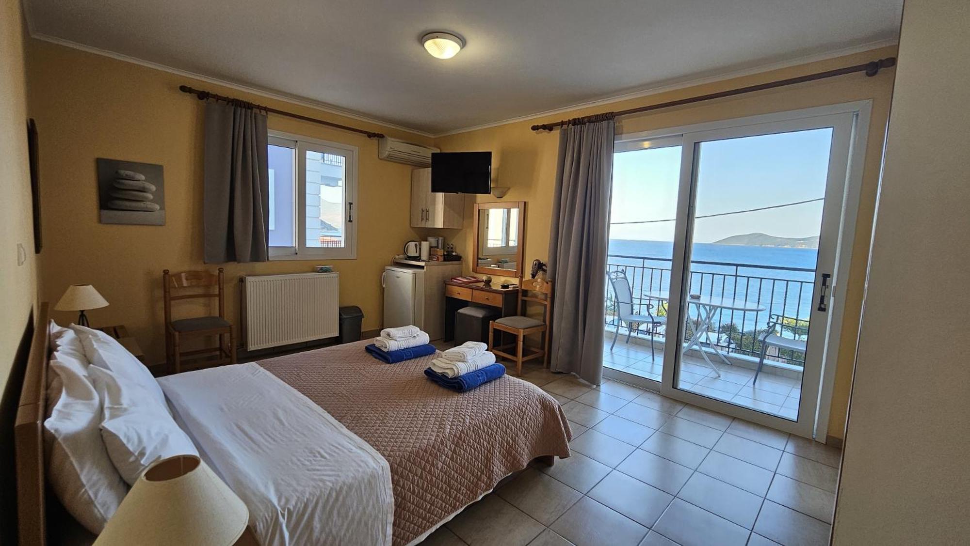 Mema'S Apartment Agia Efimia Bilik gambar
